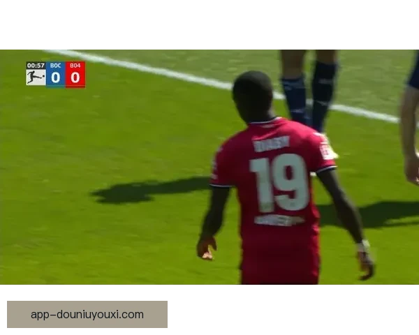 洛特体育与波鸿业余队鏖战平局呈现精彩比赛瞬间